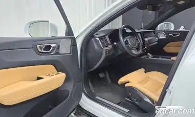 Volvo XC60 2022 2.0 Автомат в Москве № 230520, миниатюра 2