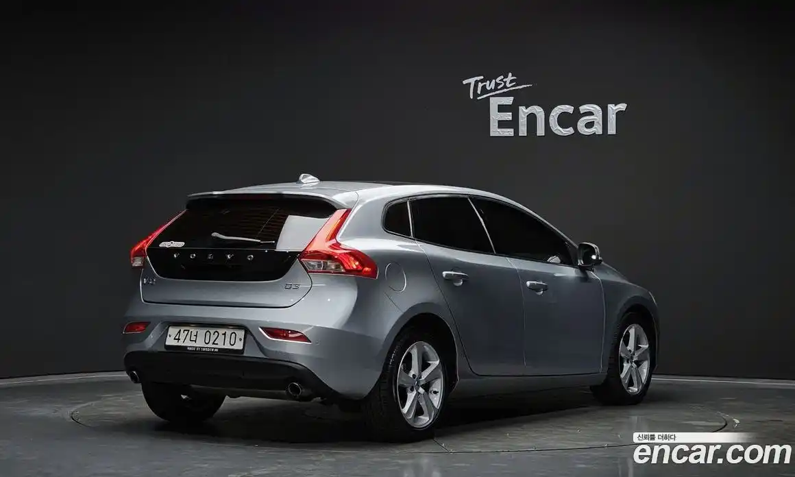 Volvo V40 2017 2.0 Автомат в Москве № 250919, фото 12