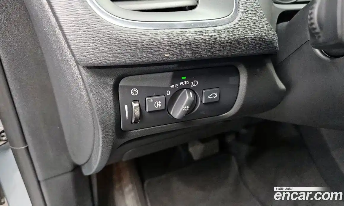 Volvo V40 2017 2.0 Автомат в Москве № 250919, фото 14