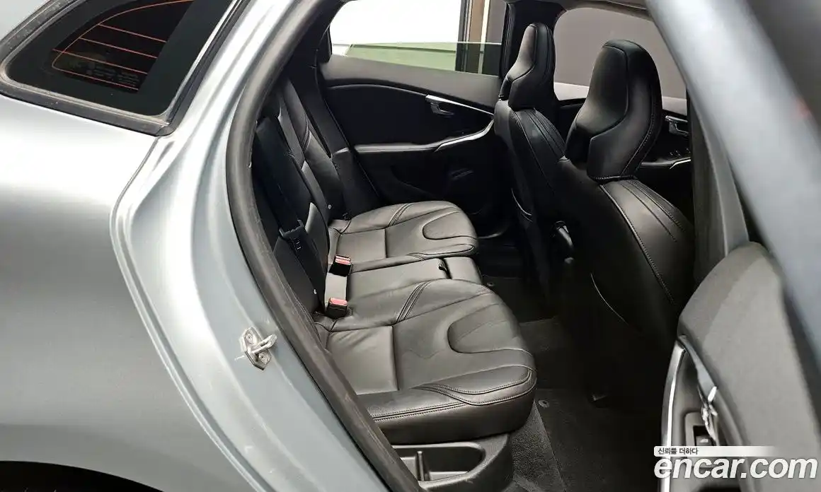 Volvo V40 2017 2.0 Автомат в Москве № 250919, фото 17