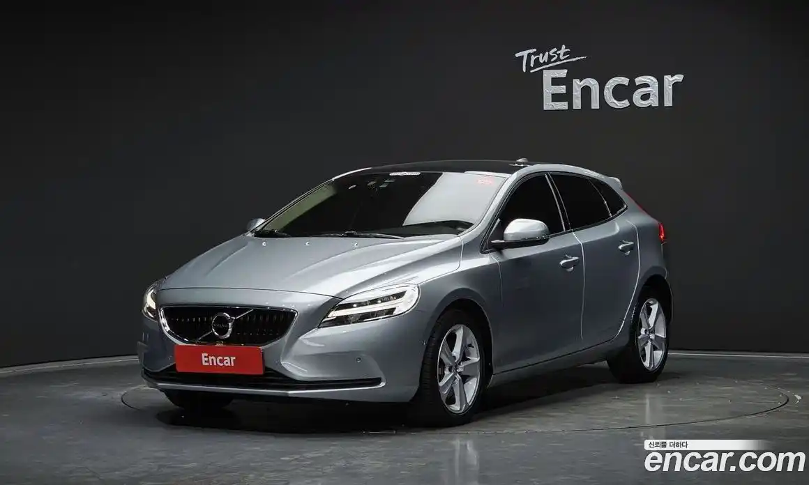 Volvo V40 2017 2.0 Автомат в Москве № 250919, фото 3