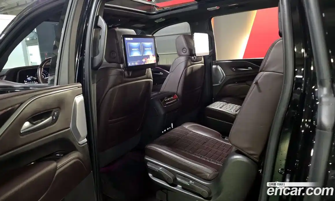 Cadillac Escalade 2023 6.2 Автомат в Москве № 256388, фото 14