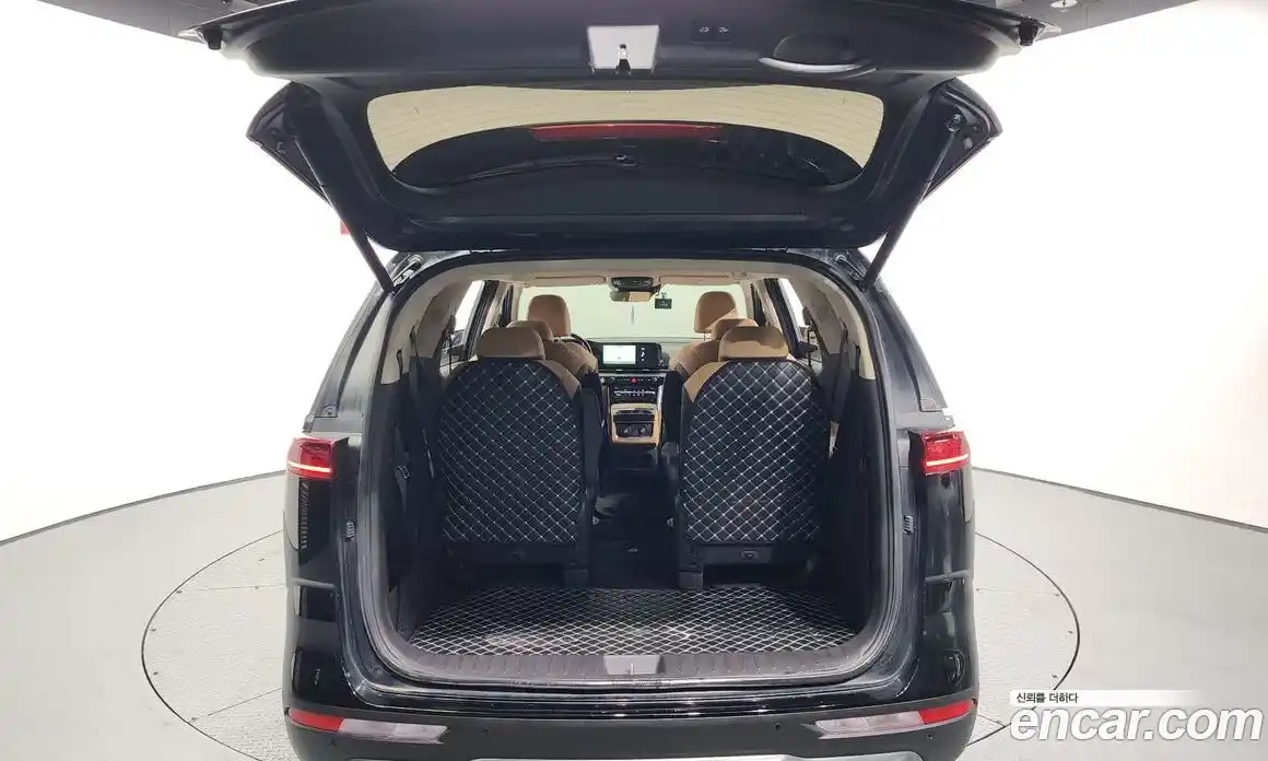 Kia Canival 2023 3.5 Автомат в Москве № 54403, фото 11