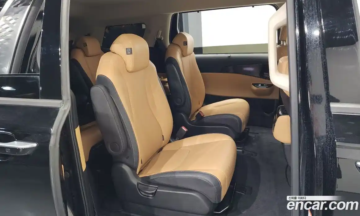 Kia Canival 2023 3.5 Автомат в Москве № 54403, фото 4