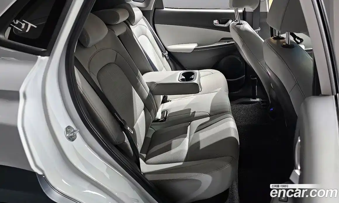 Hyundai Kona 2021 1.6 Автомат в Москве № 112974, фото 20