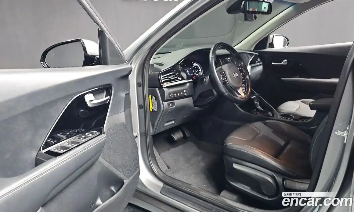 Kia Niro 2020 1.6 Автомат в Москве № 115553, фото 12