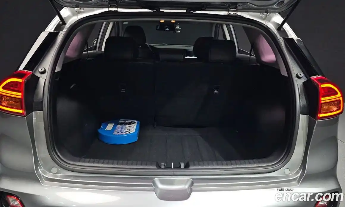 Kia Niro 2020 1.6 Автомат в Москве № 115553, фото 8