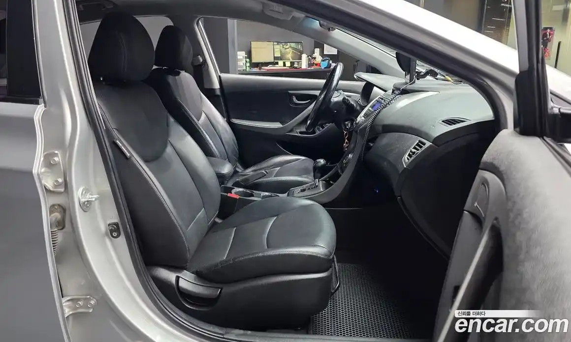 Hyundai Avante 2013 1.6 Автомат в Москве № 122578, фото 19