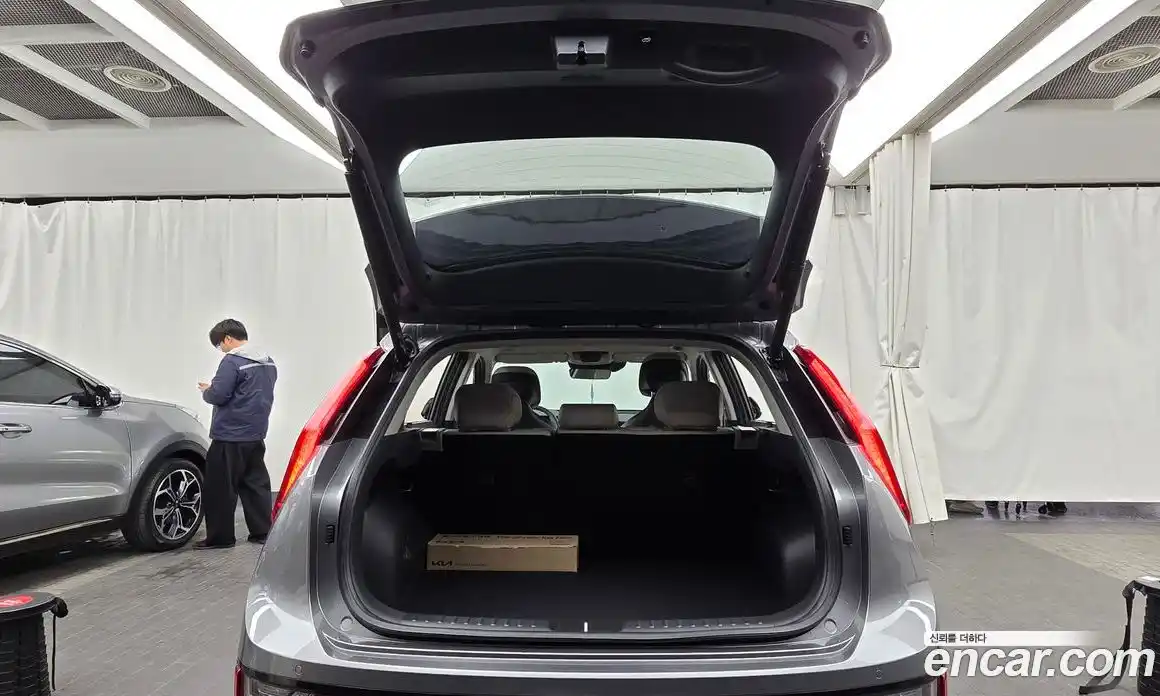 Kia Niro 2023 1.6 Автомат в Москве № 128373, фото 6