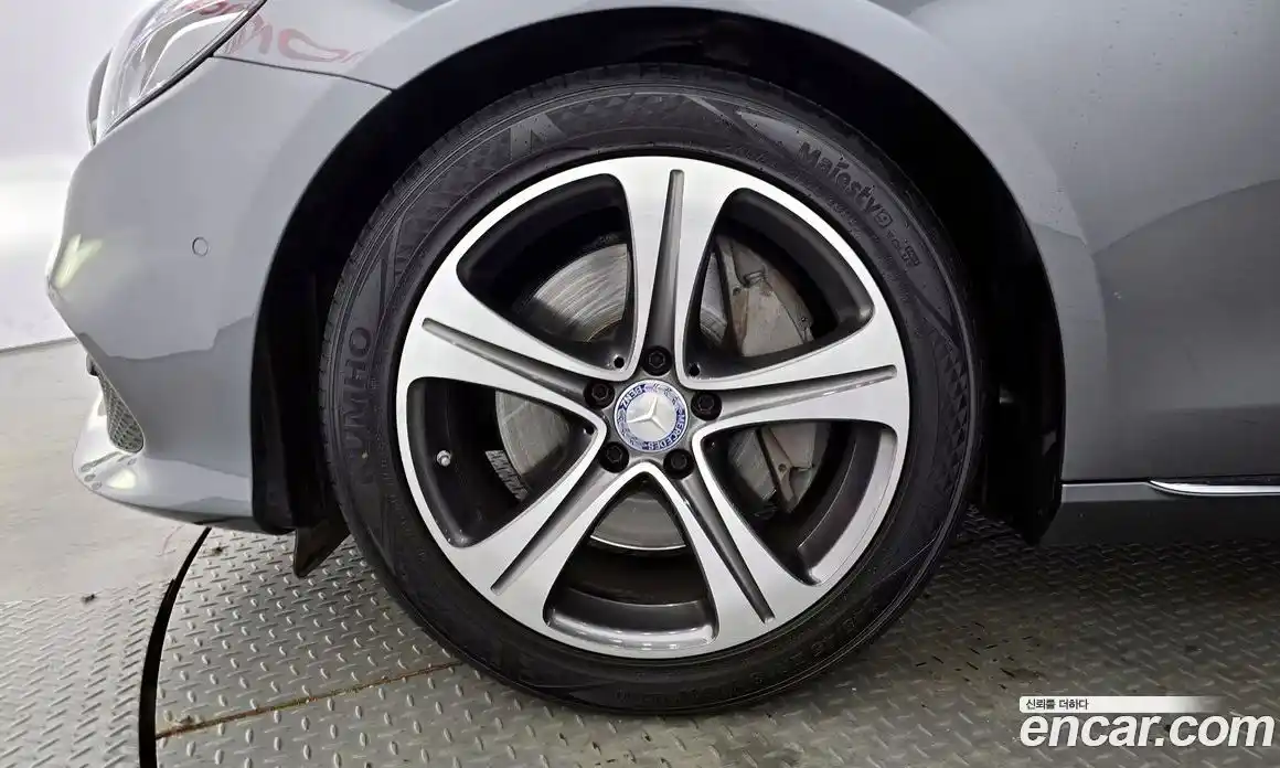 Mercedes-Benz E-Class 2017 2.0 Автомат в Москве № 138938, фото 18