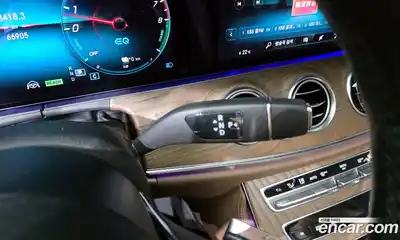 Mercedes-Benz E-Class 2021 2.0 Автомат в Москве № 160750, миниатюра 3