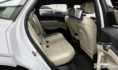 Audi e-tron 2022 0.2 Автомат в Москве № 163079, миниатюра 11