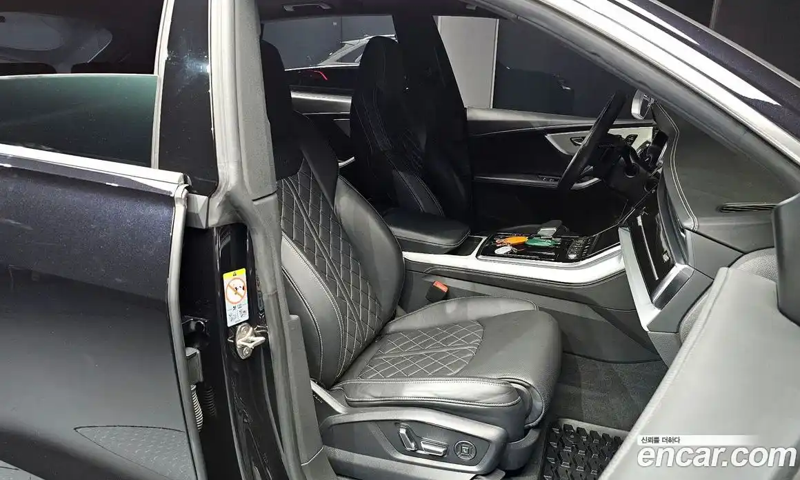 Audi Q8 2021 3.0 Автомат в Москве № 163448, фото 4