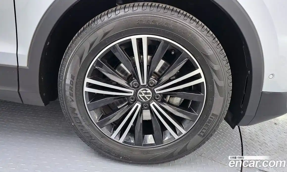 Volkswagen Tiguan 2023 2.0 Автомат в Москве № 168685, фото 20