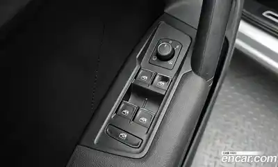 Volkswagen Tiguan 2023 2.0 Автомат в Москве № 168685, миниатюра 3