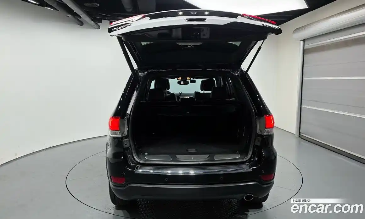 Jeep Cherokee 2019 3.6 Автомат в Москве № 169651, фото 16