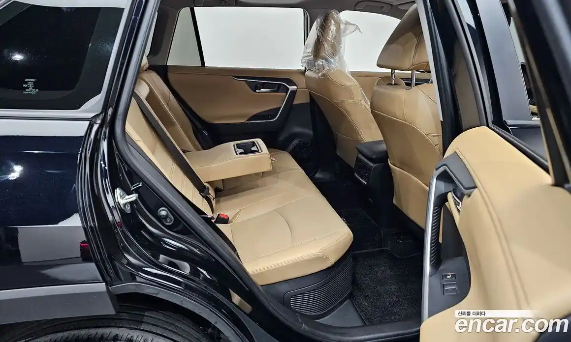 Toyota RAV4 2023 2.5 Автомат в Москве № 170162, фото 16