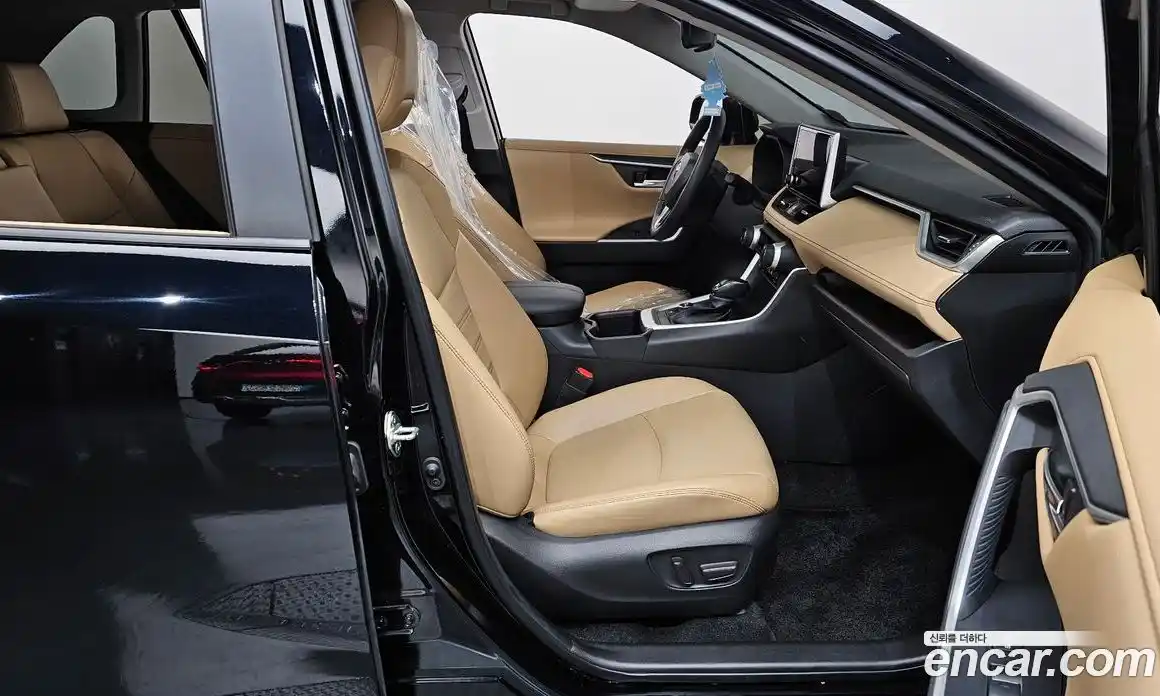 Toyota RAV4 2023 2.5 Автомат в Москве № 170162, фото 10