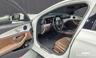 Mercedes-Benz E-Class 2021 2.0 Автомат в Москве № 178130, миниатюра 4