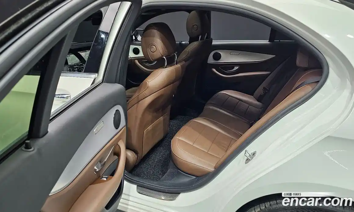 Mercedes-Benz E-Class 2021 2.0 Автомат в Москве № 178130, фото 5