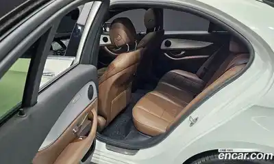 Mercedes-Benz E-Class 2021 2.0 Автомат в Москве № 178130, миниатюра 5