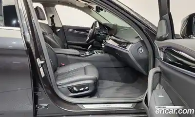 BMW 5-Series 2021 2.0 Автомат в Москве № 191986, миниатюра 2