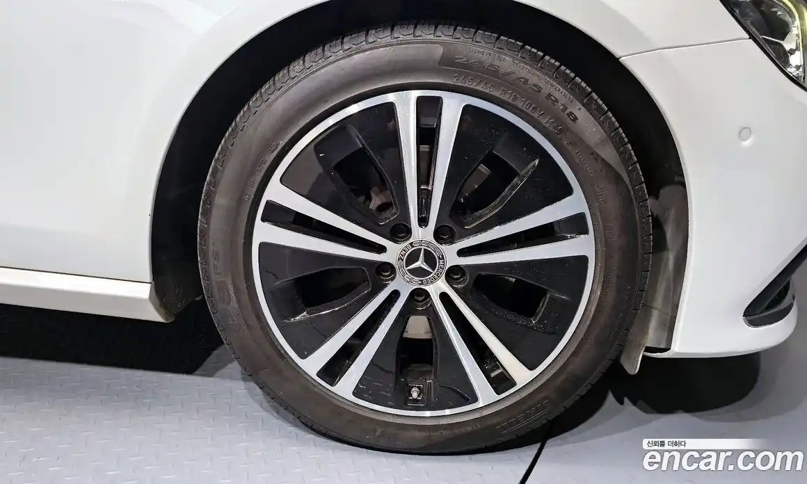 Mercedes-Benz E-Class 2021 2.0 Автомат в Москве № 195590, фото 12