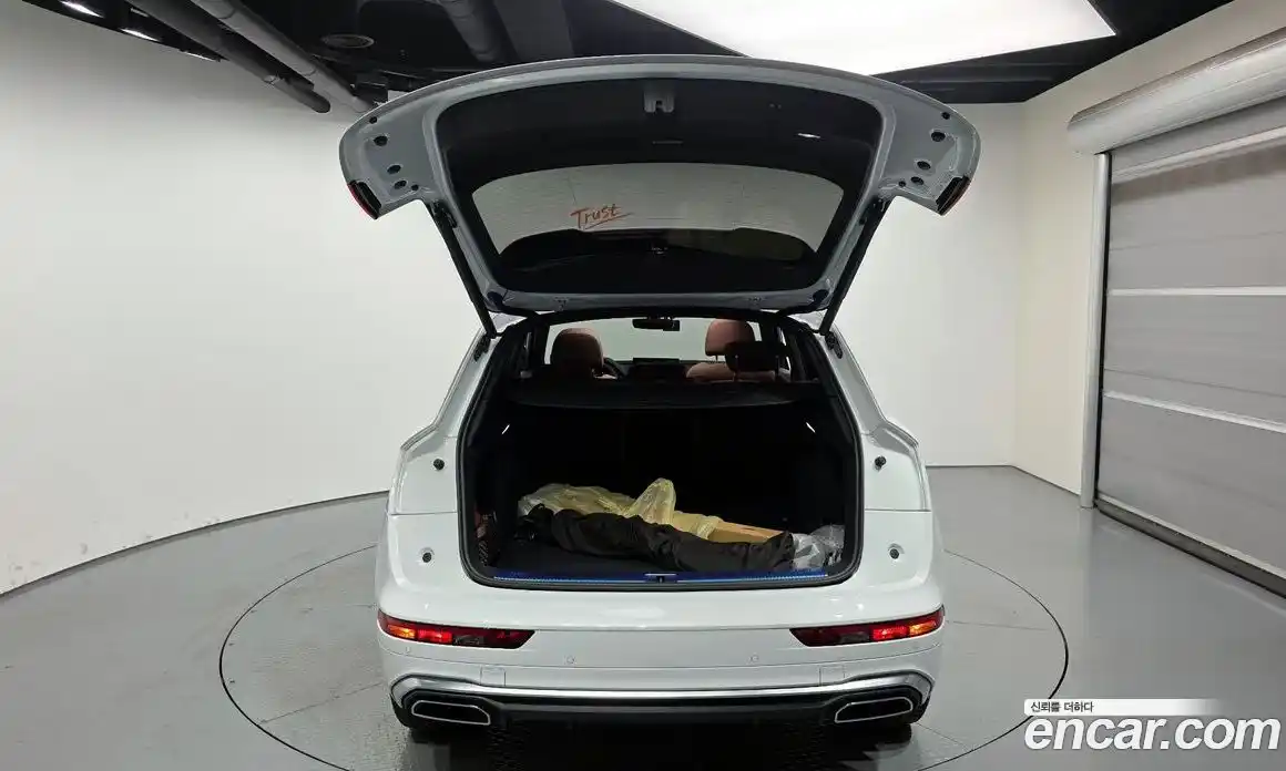 Audi Q5 2023 2.0 Автомат в Москве № 196120, фото 1