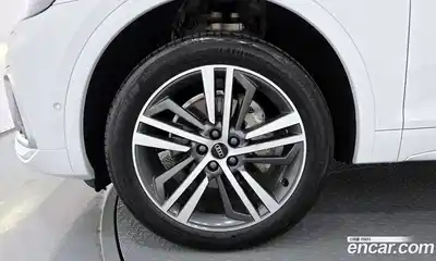 Audi Q5 2023 2.0 Автомат в Москве № 196120, миниатюра 2