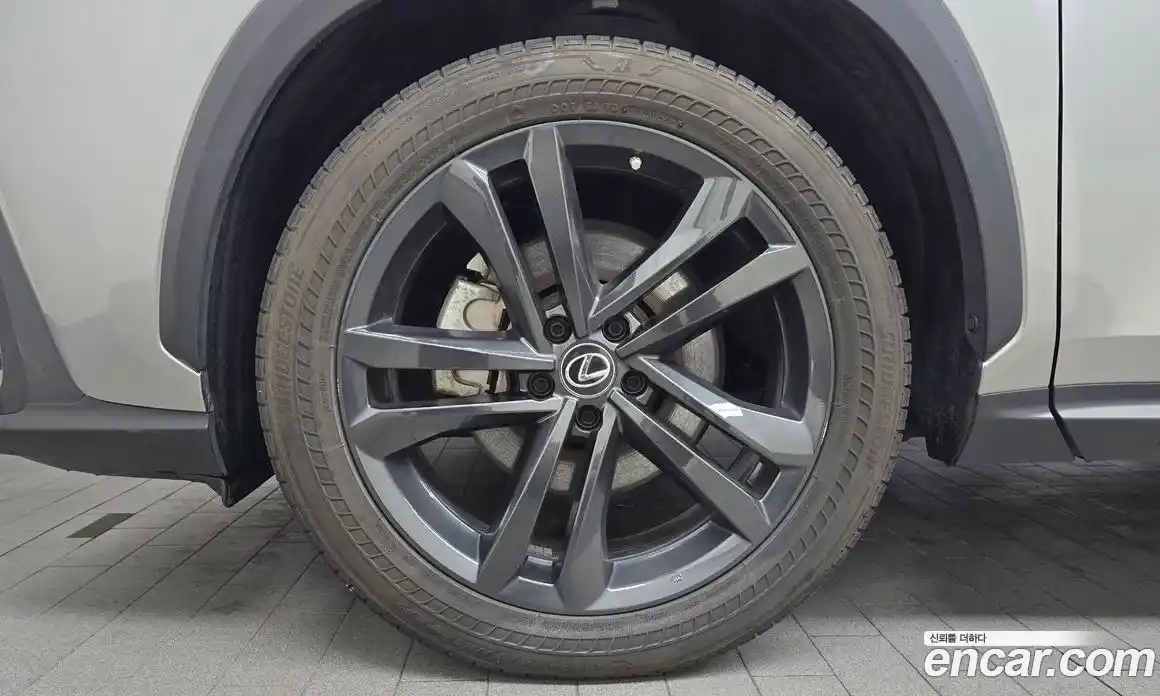 Lexus NX 2023 2.5 Автомат в Москве № 198718, фото 1