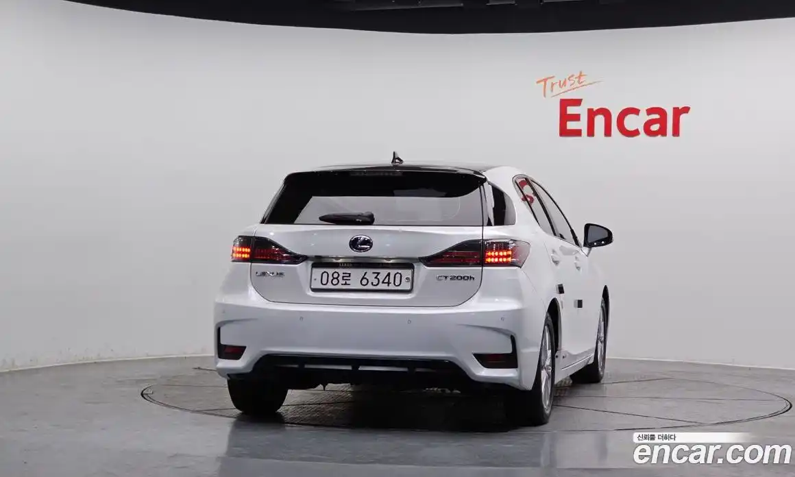 Lexus CT200h 2017 1.8 Автомат в Москве № 198784, фото 13