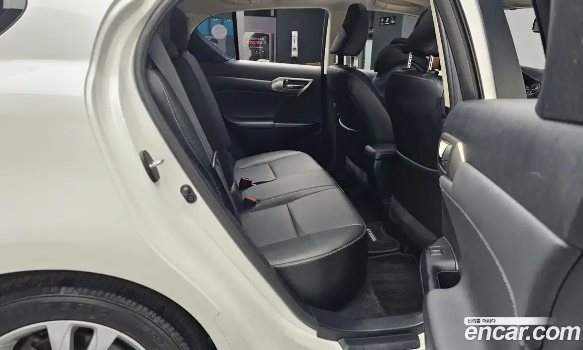 Lexus CT200h 2017 1.8 Автомат в Москве № 198784, фото 19