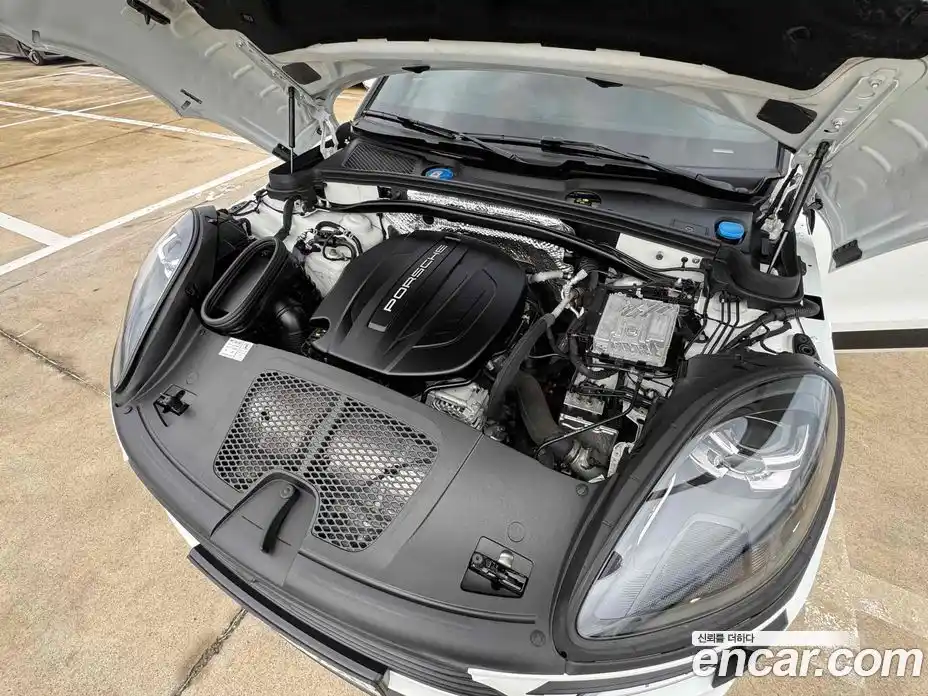 Porsche Macan 2021 2.0 Автомат в Москве № 213260, фото 1