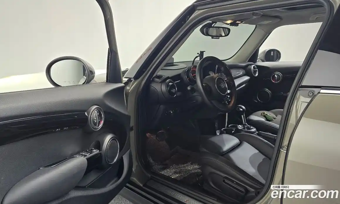 Mini Cooper 2019 2.0 Автомат в Москве № 214291, фото 9