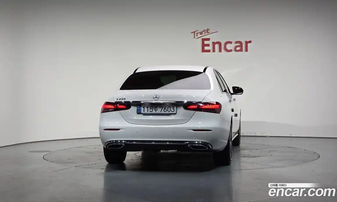 Mercedes-Benz E-Class 2021 2.0 Автомат в Москве № 224559, фото 13