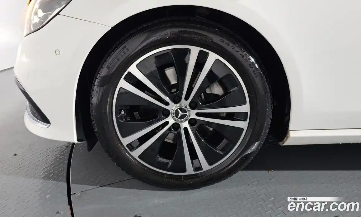 Mercedes-Benz E-Class 2021 2.0 Автомат в Москве № 224559, фото 17