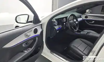 Mercedes-Benz E-Class 2021 2.0 Автомат в Москве № 224559, миниатюра 3