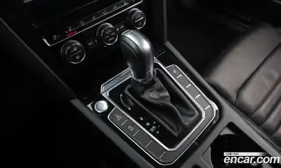 Volkswagen Passat 2018 2.0 Автомат в Москве № 232185, миниатюра 3