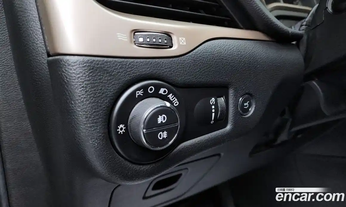 Jeep Cherokee 2015 2.0 Автомат в Москве № 232628, фото 1