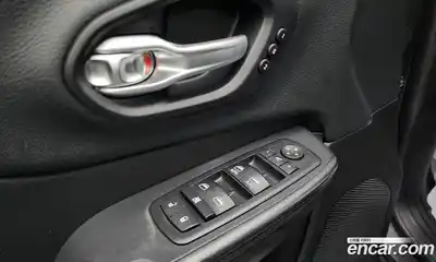 Jeep Cherokee 2015 2.0 Автомат в Москве № 232628, миниатюра 5