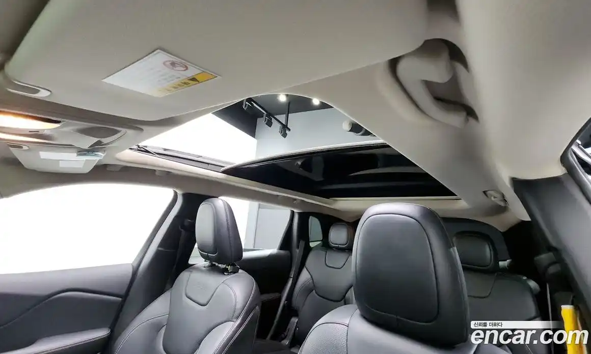 Jeep Cherokee 2015 2.0 Автомат в Москве № 232628, фото 10