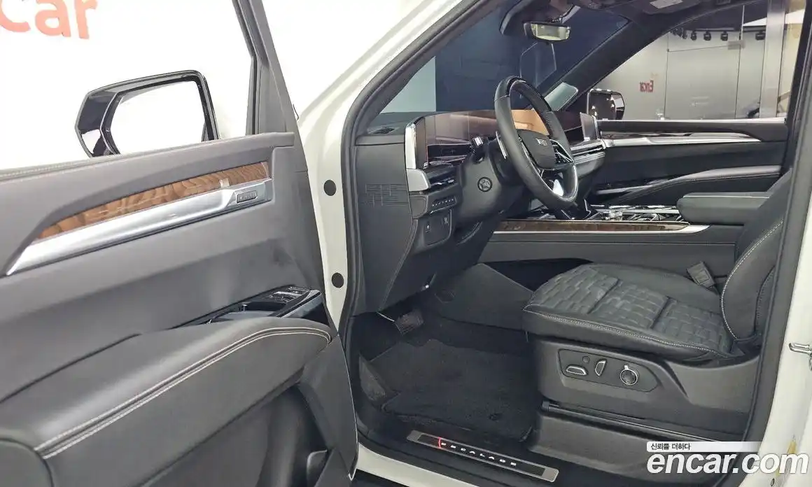 Cadillac Escalade 2025 6.2 Автомат в Москве № 256351, фото 1