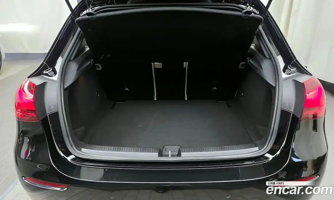 Mercedes-Benz A-Class 2024 2.0 Автомат в Москве № 321759, фото 16