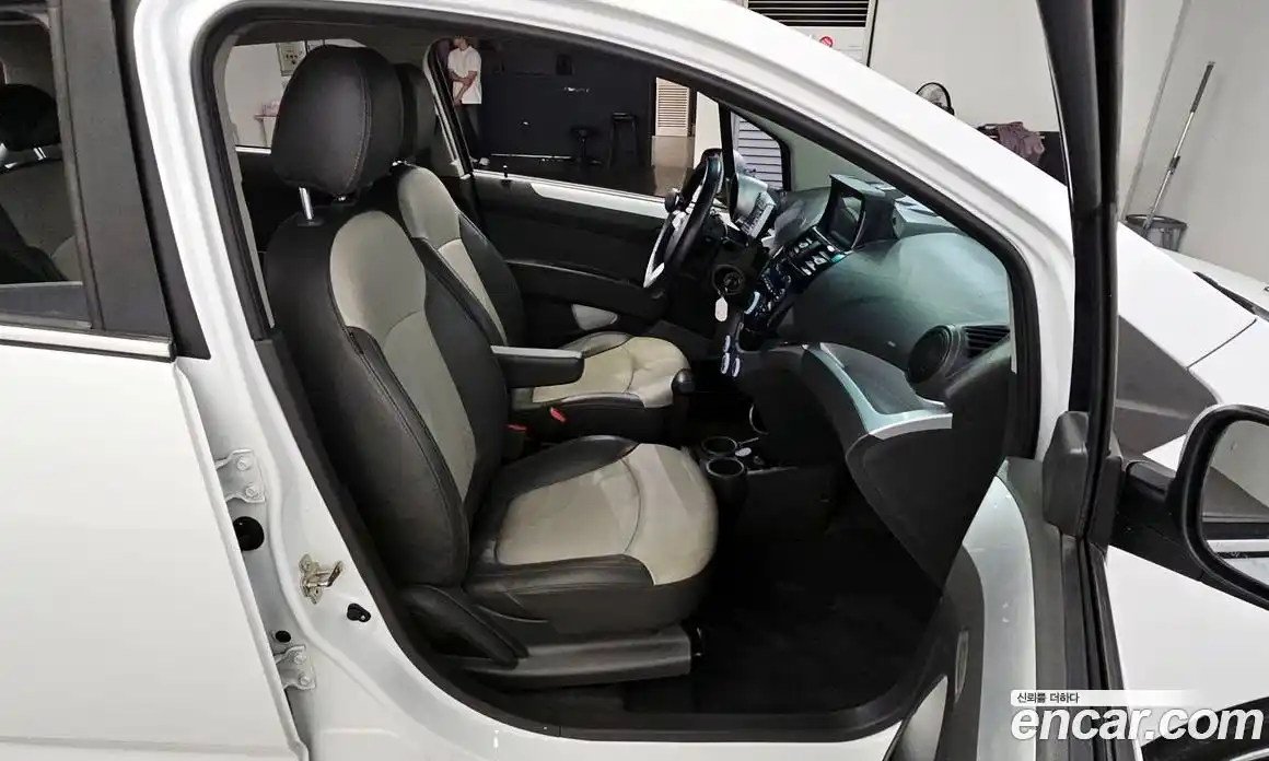 Chevrolet Spark 2012 1.0 Автомат в Москве № 96886, фото 13