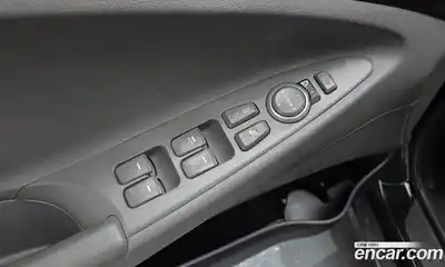 Hyundai Sonata 2011 2.0 Автомат в Москве № 123429, миниатюра 12