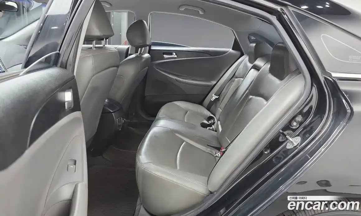 Hyundai Sonata 2011 2.0 Автомат в Москве № 123429, фото 3