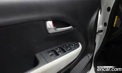 Kia Ray 2023 1.0 Автомат в Москве № 124195, миниатюра 2