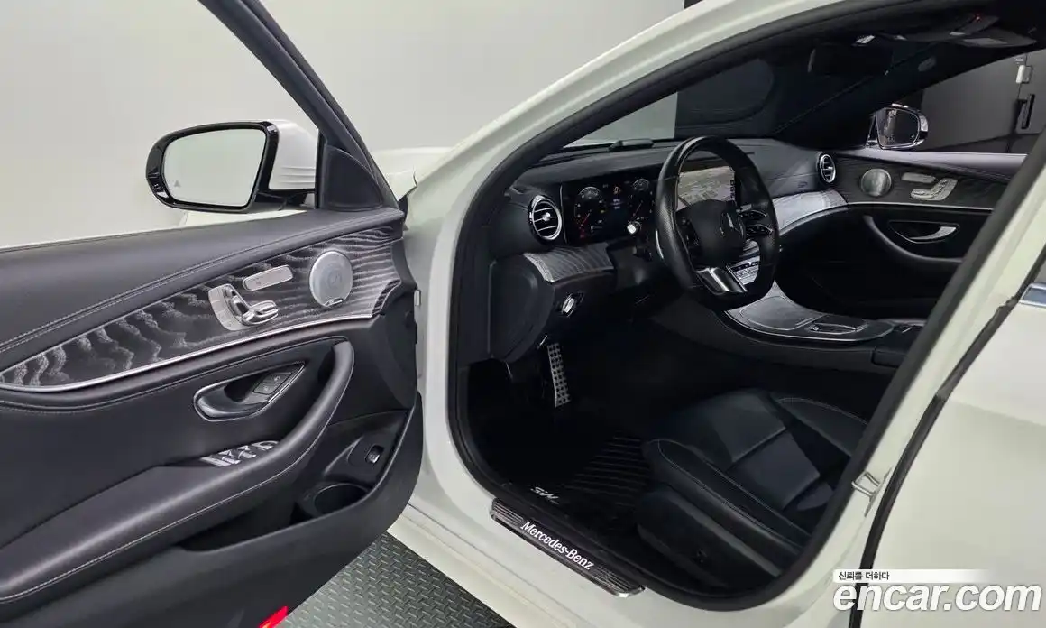 Mercedes-Benz E-Class 2021 2.0 Автомат в Москве № 135368, фото 3