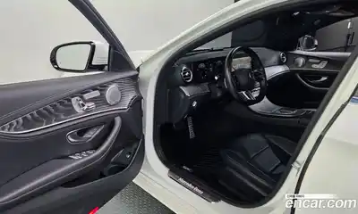 Mercedes-Benz E-Class 2021 2.0 Автомат в Москве № 135368, миниатюра 3