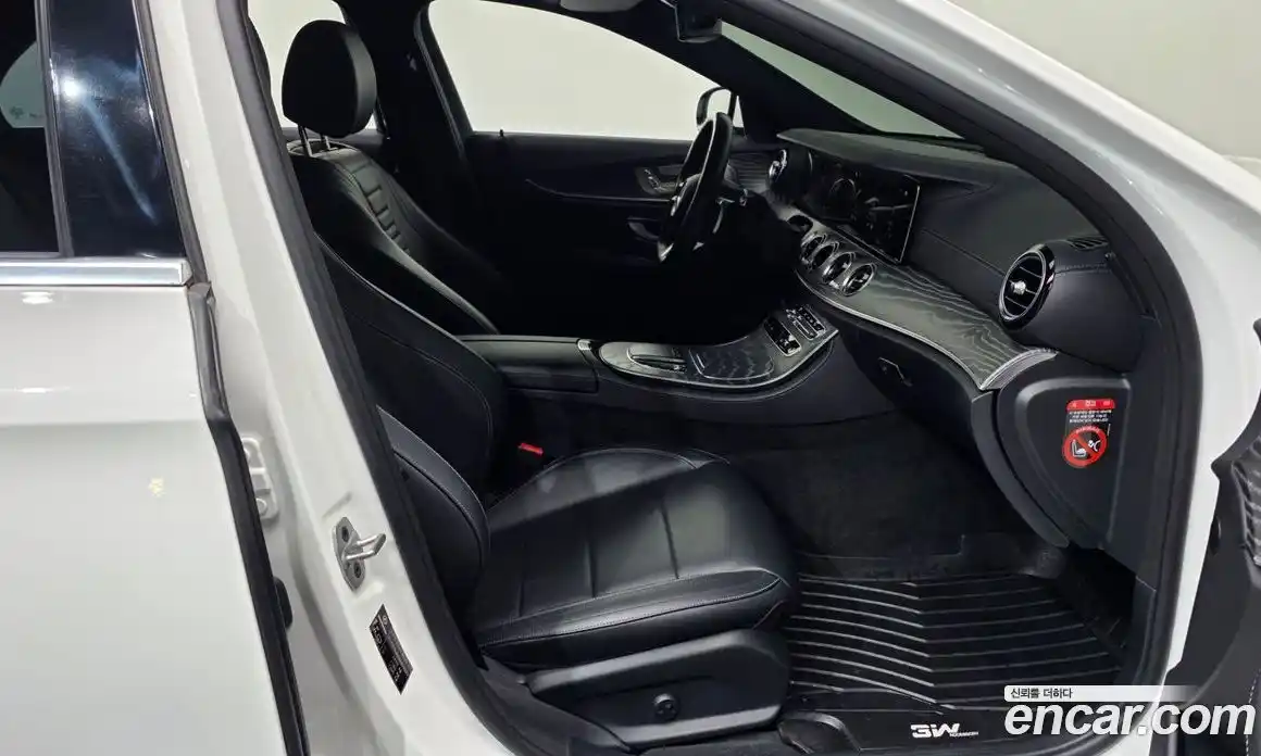 Mercedes-Benz E-Class 2021 2.0 Автомат в Москве № 135368, фото 4